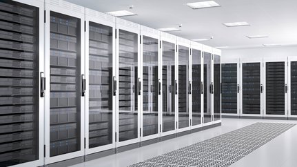 Moderne Serverräume mit hochentwickelter Technologie Ein Server Raum mit Kühlung